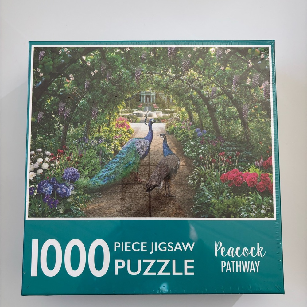 1000 Piece Jigsaw Puzzle - Peacock Pathway